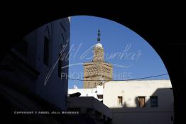 Image du Maroc Professionnelle de  Parmi les endroits les plus pittoresques de Casablanca, la Cité de Habous conçue par les architectes Auguste Cadet et Edmond Brion d’après l’ébauche d’un premier plan-masse dû à Albert Laprade. La construction n’avait commencé qu’après la première guerre mondiale. Situé près du Palais Royale, ce joyau architectural est le point de départ de la nouvelle médina de la ville, Vendredi 18 Novembre 2011. Au centre le minaret de La mosquée Ben Youssef. Le quartier des Habous fait partie du patrimoine architectural de Casablanca (Photo / Abdeljalil Bounhar)



 